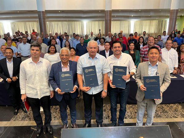 Encuentro Municipalista Con Aspirantes Presidenciales 2024 AMUPA