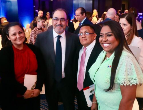 Presidenta de Amupa Nadine González participa en el lanzamiento del Foro Económico de la CAF
