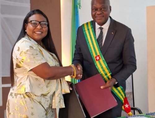 Presidenta de AMUPA firma memorándum de entendimiento con su homólogo de Togo en África