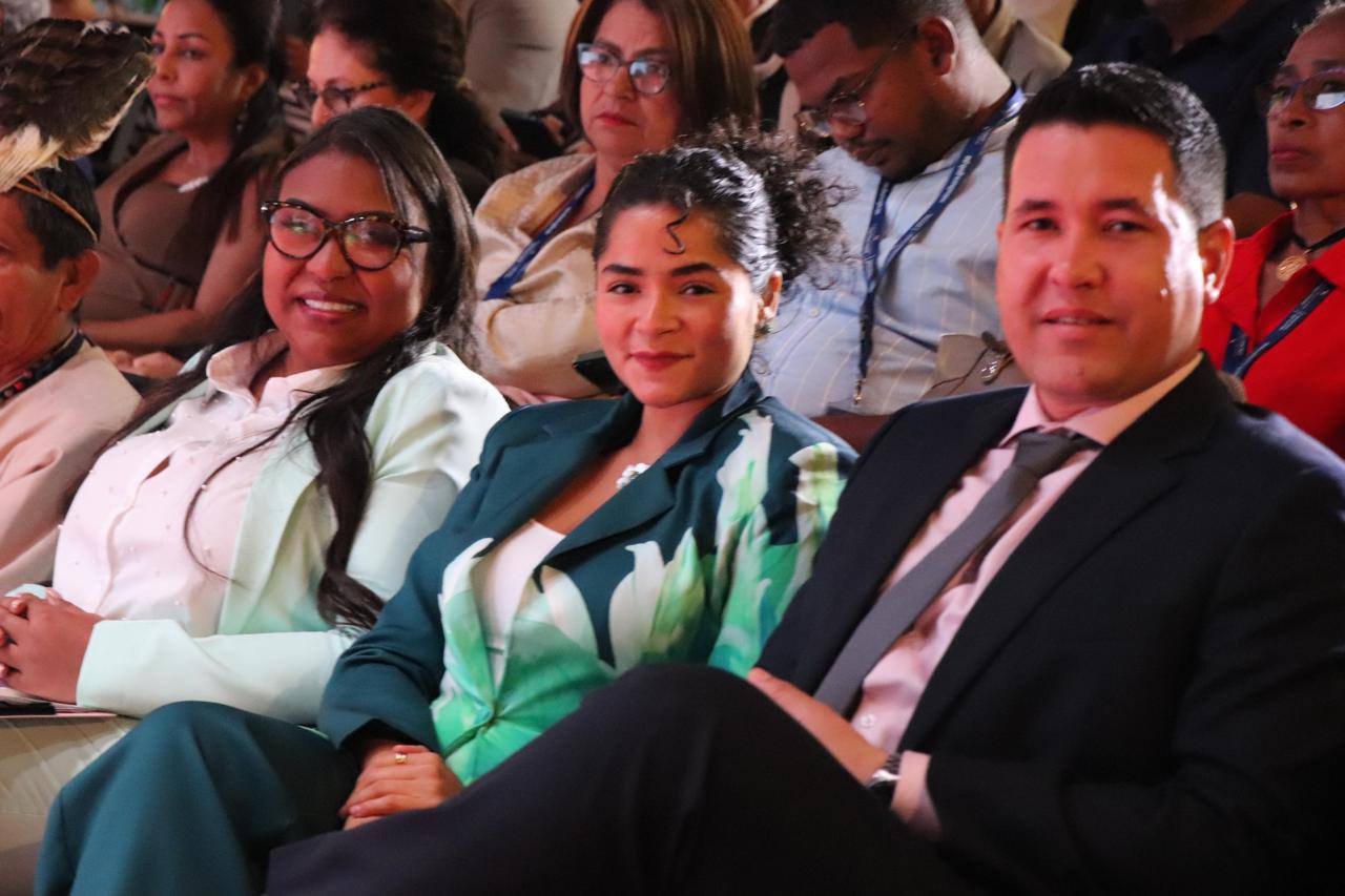 photo_5057972480022088493_y